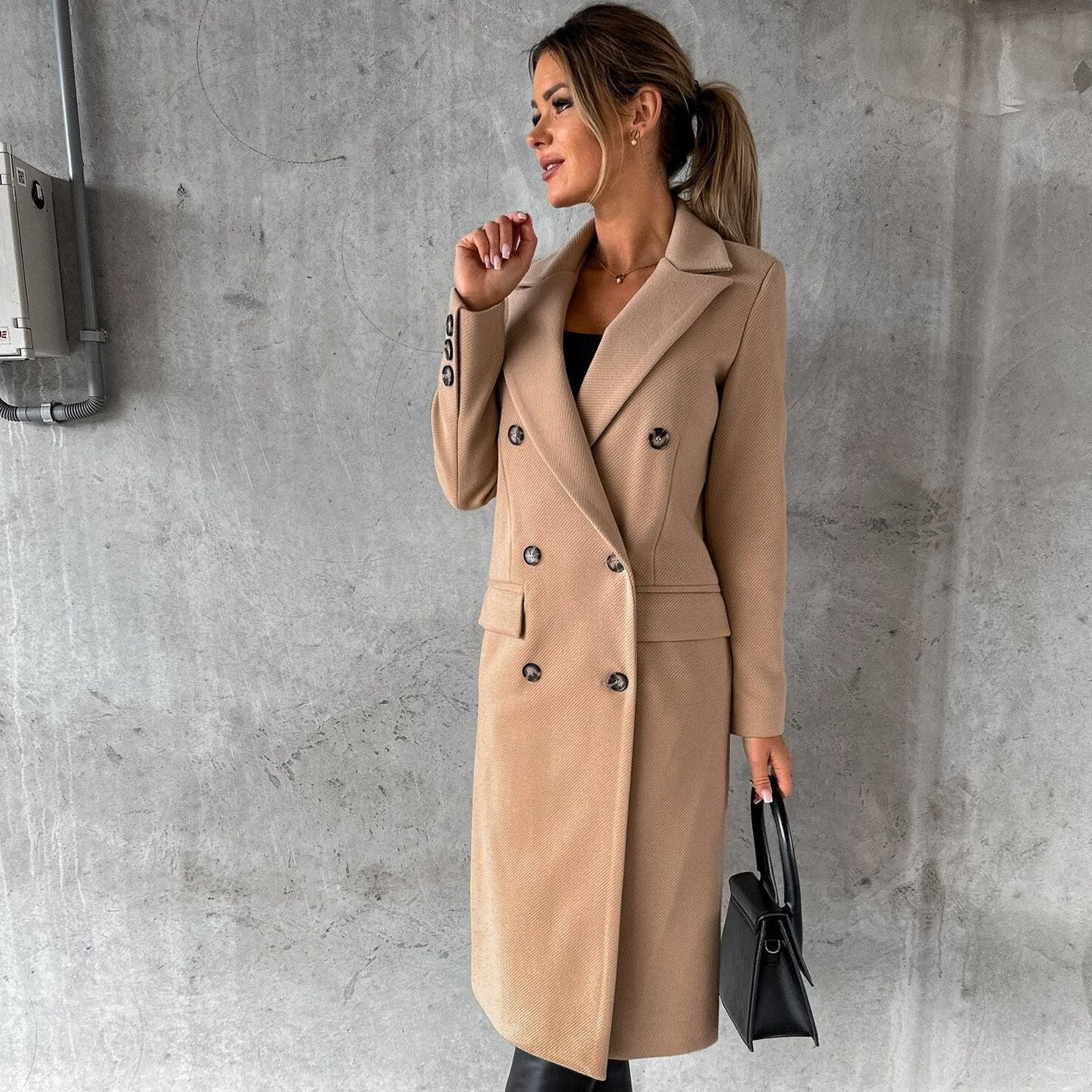 Street-wave Warm Coat For Women Luxurious Materials Cozy Comfort Elegant Winter Style
