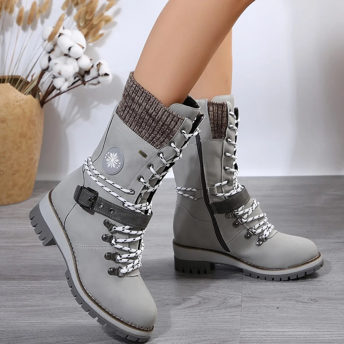 Street-Wave Women's Lace Up Boots With Buckle Strap And Warm Lining For Winter Style