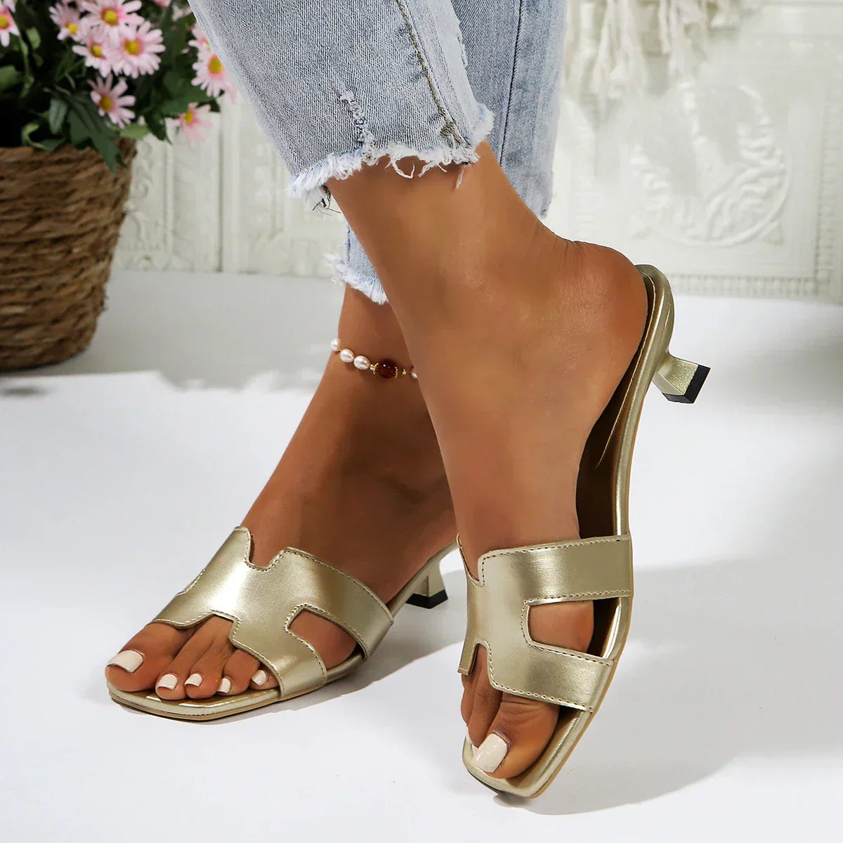 Women's Low Heel Flat Sandals with Adjustable Straps and Cushioned Insole