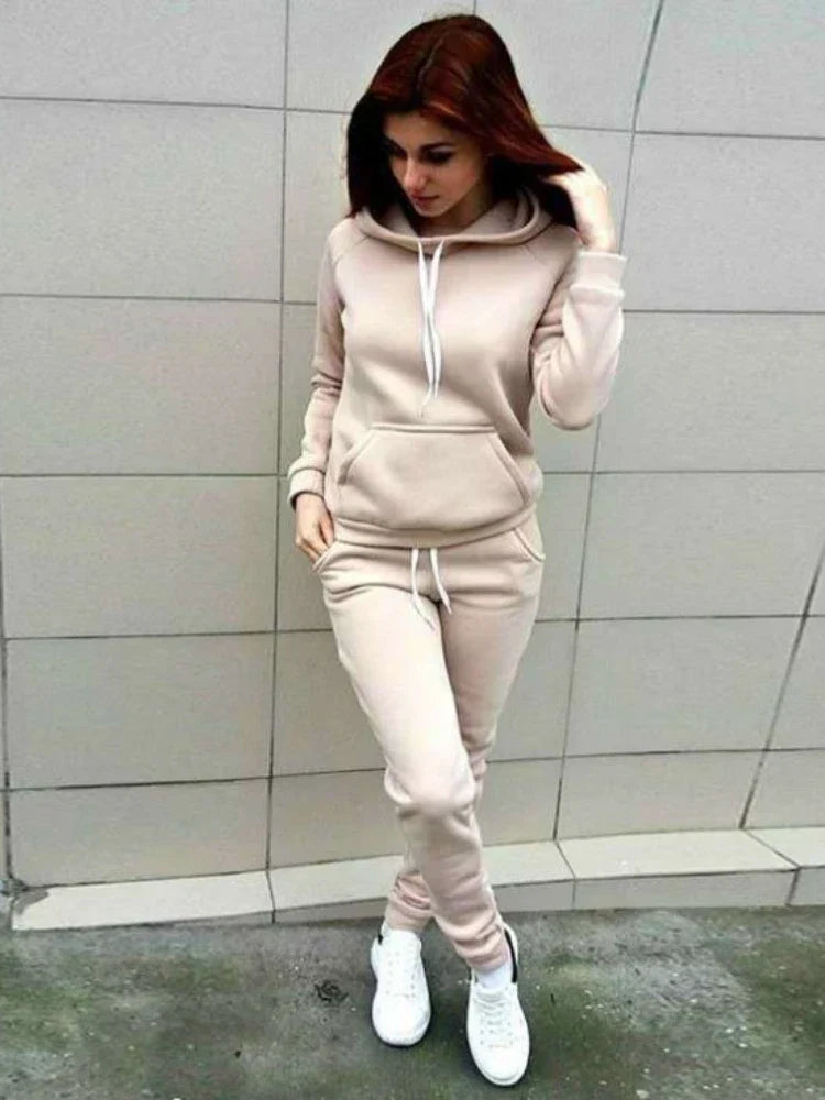 Street-wave Women Tracksuit Hoodie and Joggers for Everyday Comfort and Sporty Style