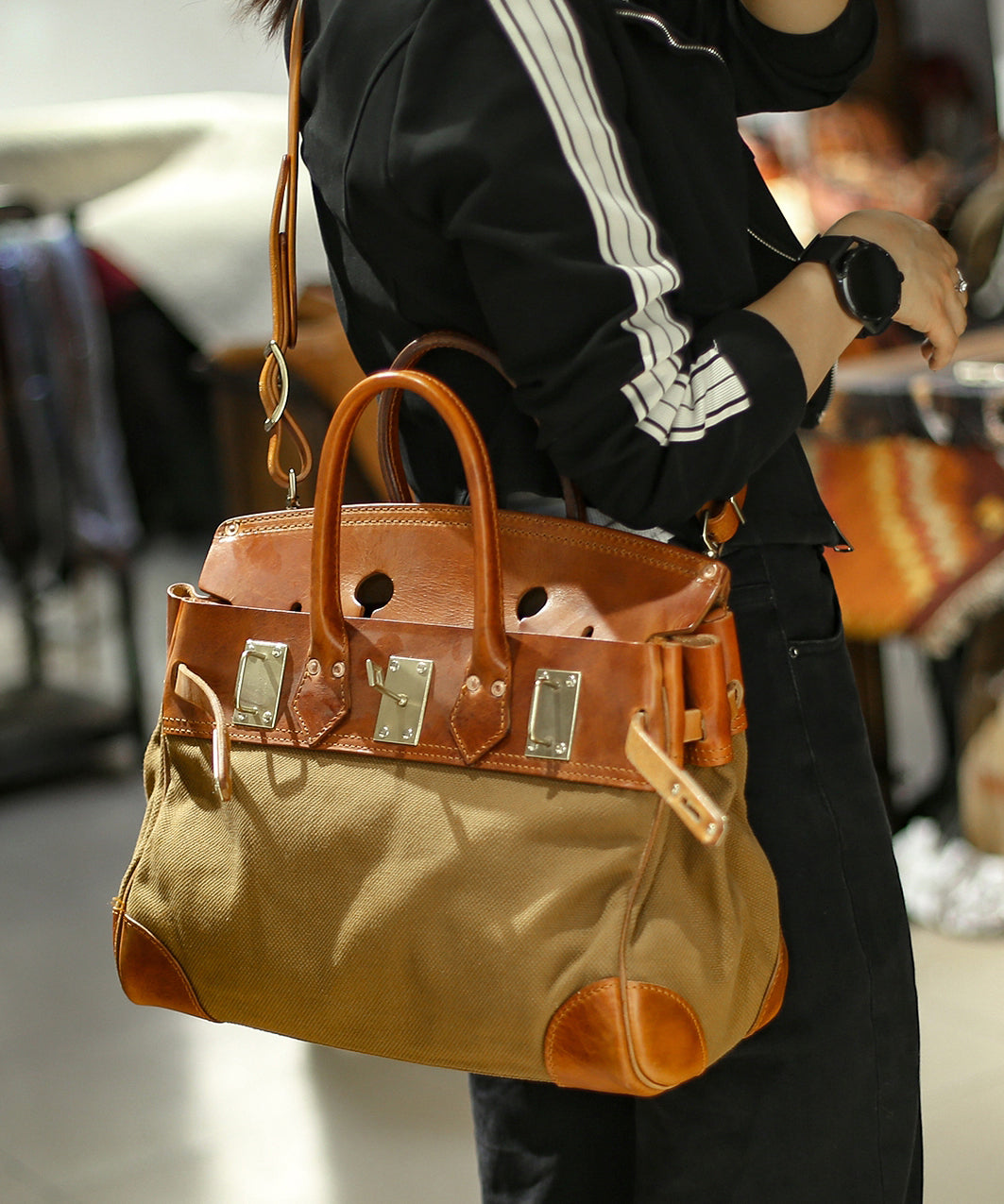 Sac fourre-tout élégant en cuir durable et patchwork en toile et lin marron - Street-Wave