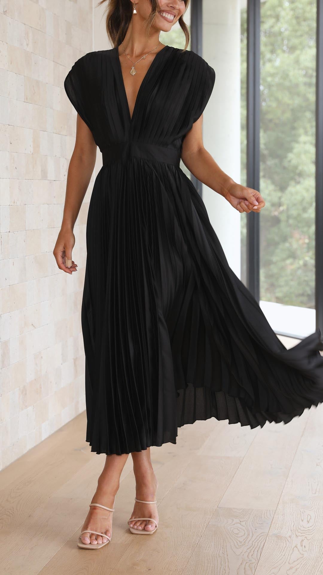 Women's Pleated Maxi Dress with Flowing Design and Versatile Style