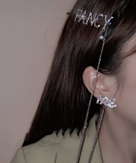 Boucles d'oreilles à tige uniques en soie et cuivre avec chaîne graphique et pampilles - Street-Wave