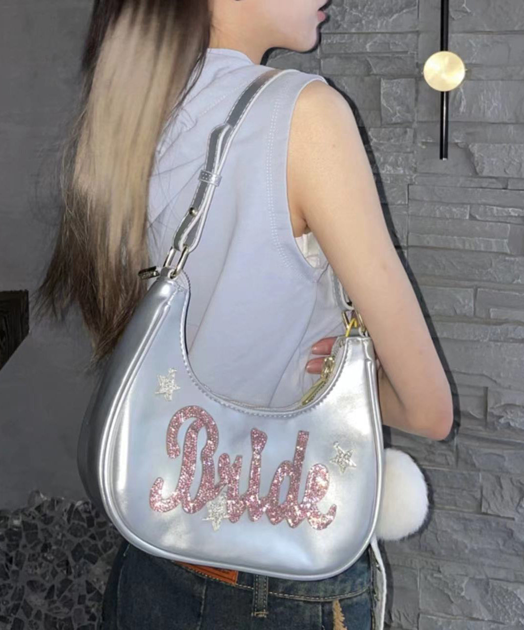 Sac hobo unique en similicuir avec lettres en strass argentés - Street-Wave