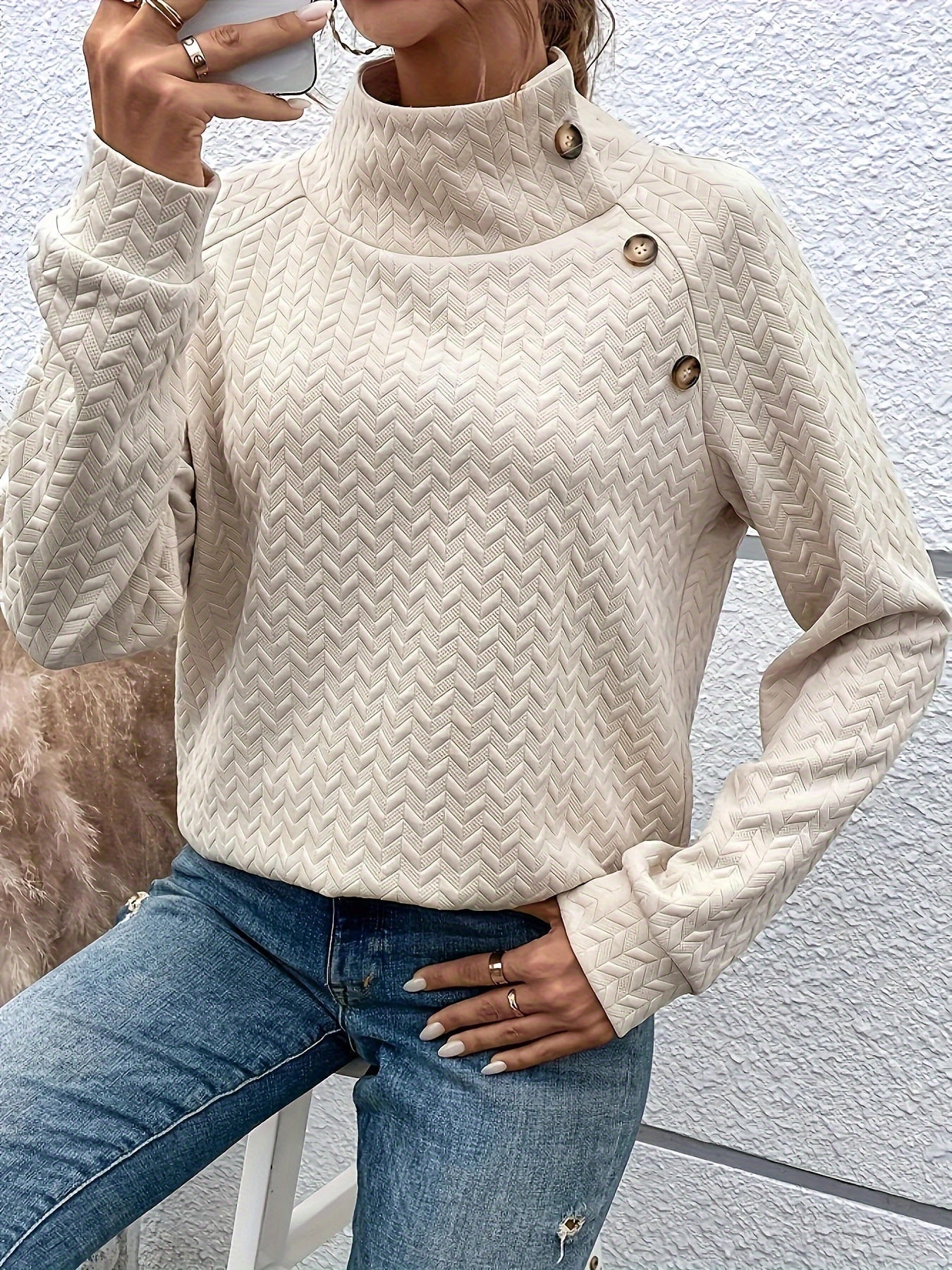 Street-Wave Lightweight Pullover With High Collar And Button Details Elegant Comfort For Women
