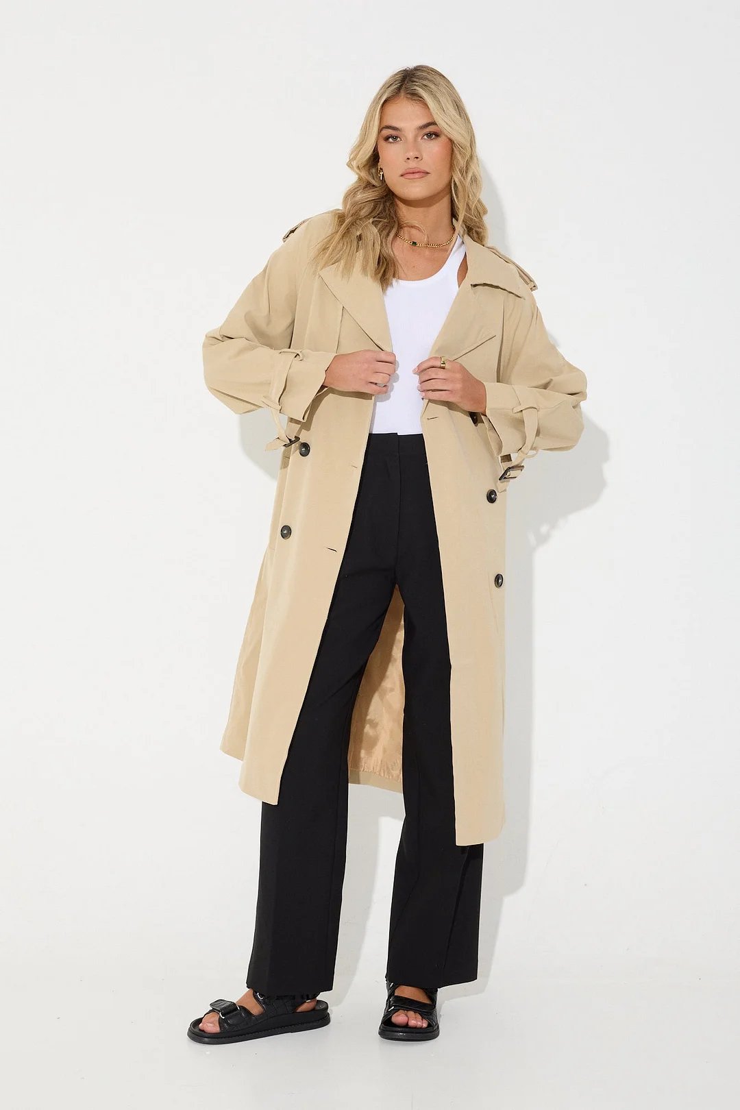 Street-Wave Lightweight Windbreaker Travel-Friendly Packable Jacket for Women On The Go