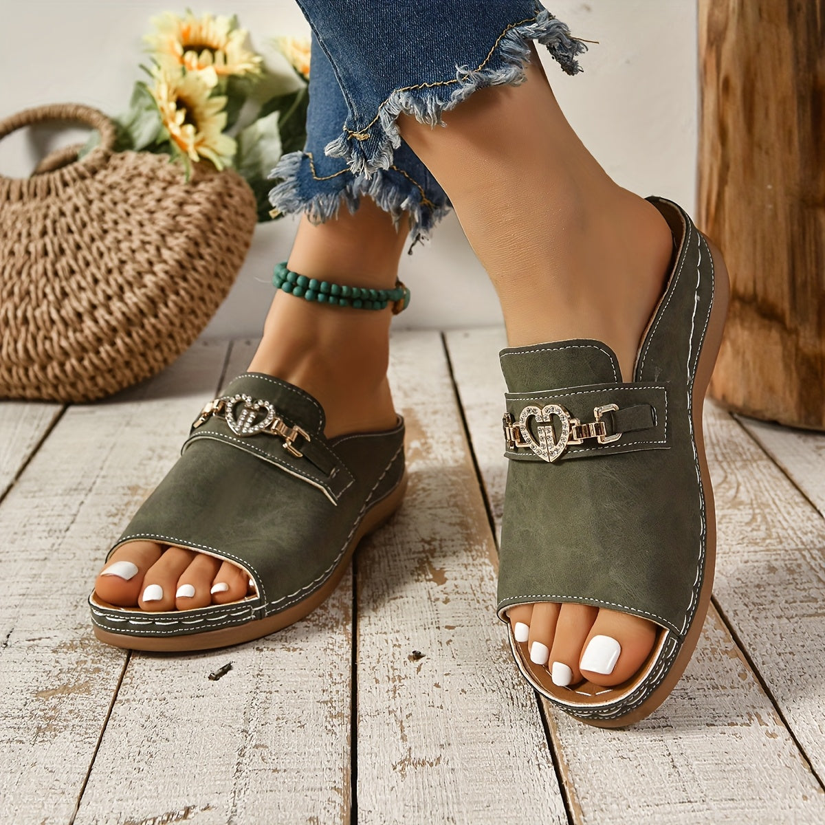 Women's Flat Adjustable Sandals with Comfortable Straps and Easy Fit