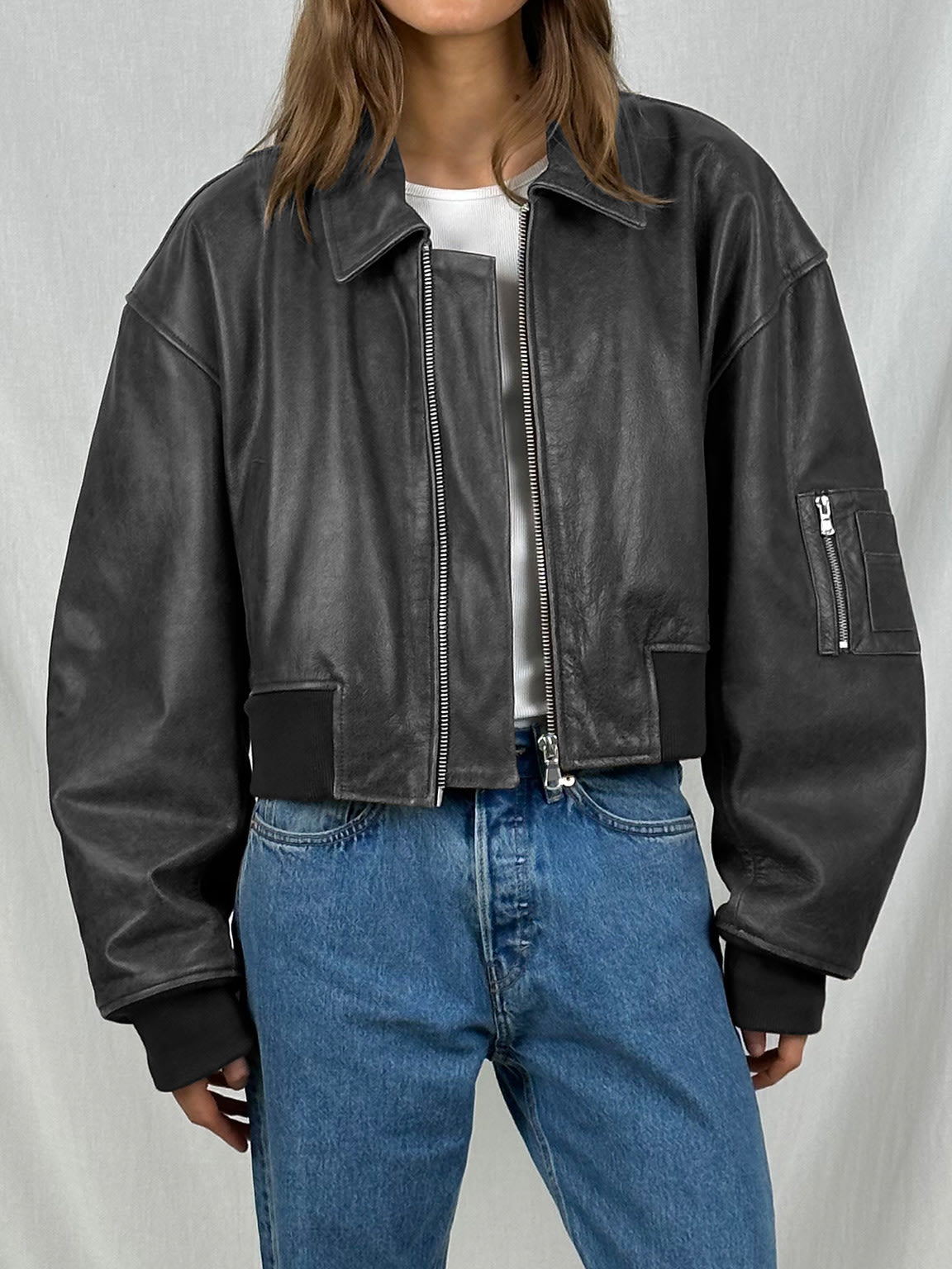 Street-Wave Leather Bomber Jacket For Women Chic Versatile Premium Leather With Zipped Sleeve Pocket