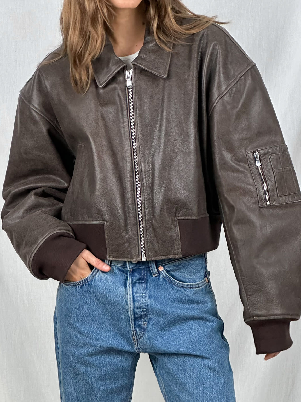 Street-Wave Leather Bomber Jacket For Women Chic Versatile Premium Leather With Zipped Sleeve Pocket