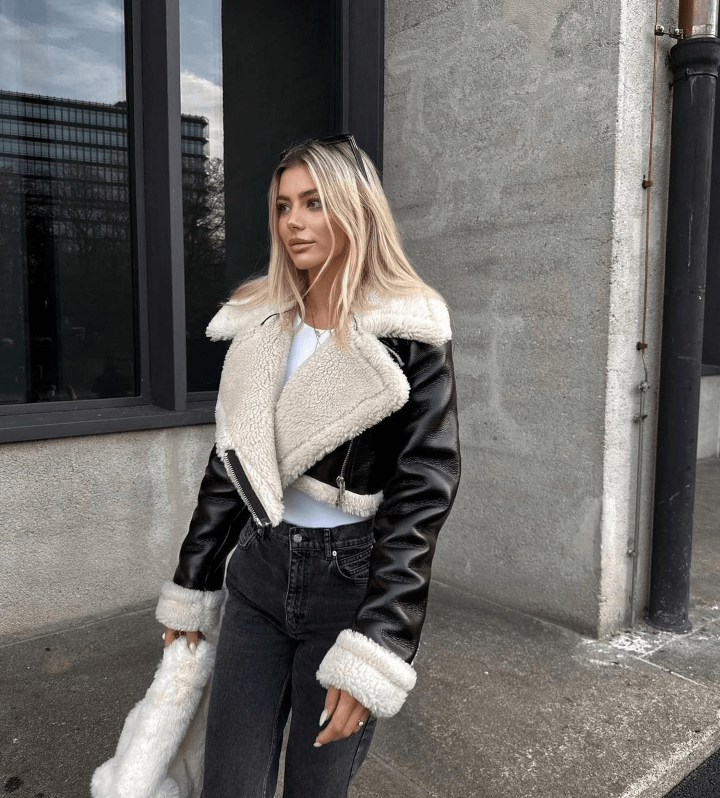 Street-wave Leather Jacket With Shearling Trim For Cold Winter Days Warm Stylish Womens Coat