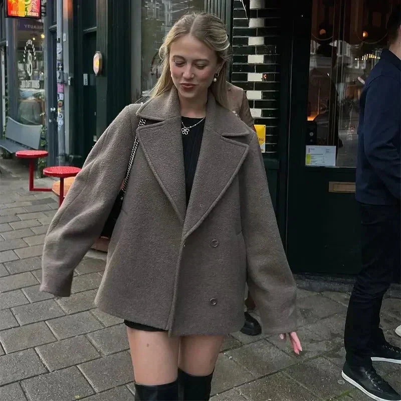 Street-Wave Women's Elegant Lapel Coat For Layering Sophisticated Outerwear For Formal And Casual Looks