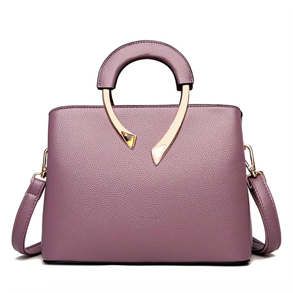 Street-Wave Pebbled Leather Handbag With Gold Metal Handle - Polished Structured Everyday Essential