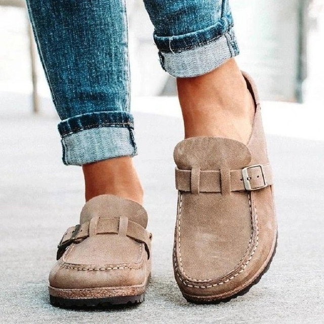 Street Wave Buckle Slippers For Men And Women With Cushioned Insole All Day Comfort Premium Moccasin Style