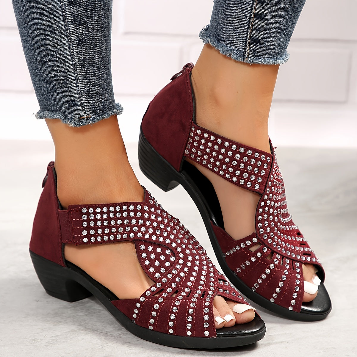 Women's Adjustable Sandals with Buckle Closure and Cushioned Footbed