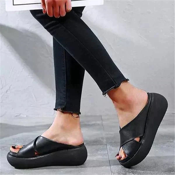 Women's Flat Sandals with Cushioned Footbed and Adjustable Straps