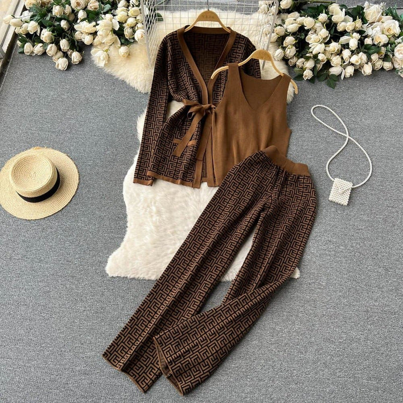 Street-wave Three-Piece Knitted Winter Set For Women, Cozy Warmth, Versatile Layering