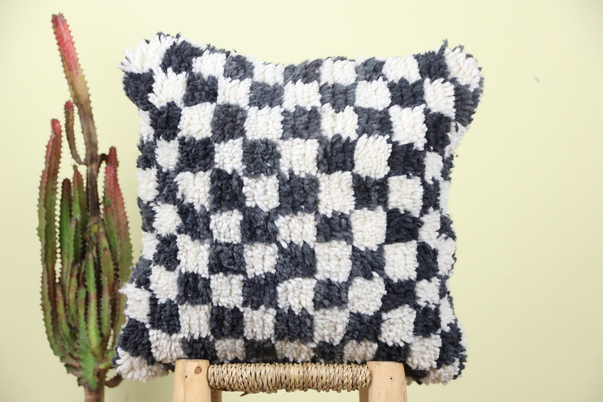 Itto Checkered Pillow - Street-Wave