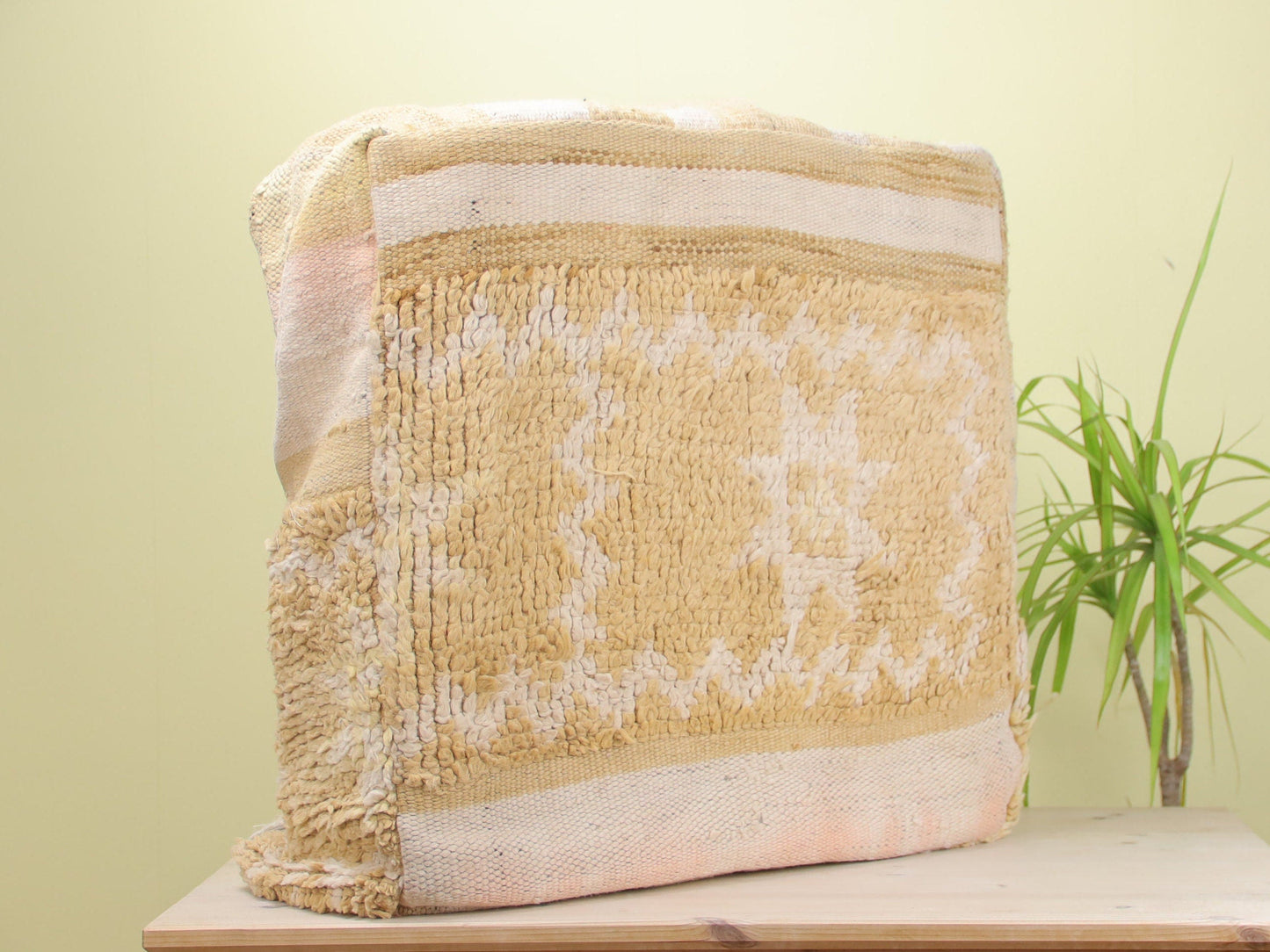 Ilyriador  Moroccan pouf - Street-Wave