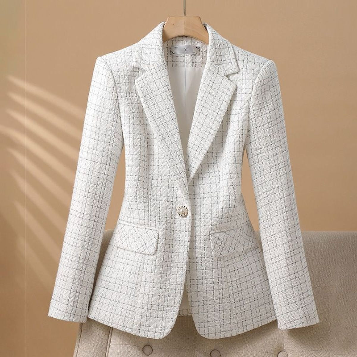 Street-Wave Checkered Blazer For Women, Tailored Fit With Structured Material, Elegant Professional Wardrobe