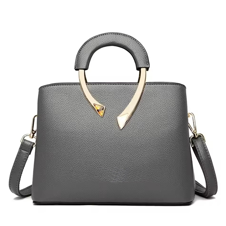 Street-Wave Pebbled Leather Handbag With Gold Metal Handle - Polished Structured Everyday Essential