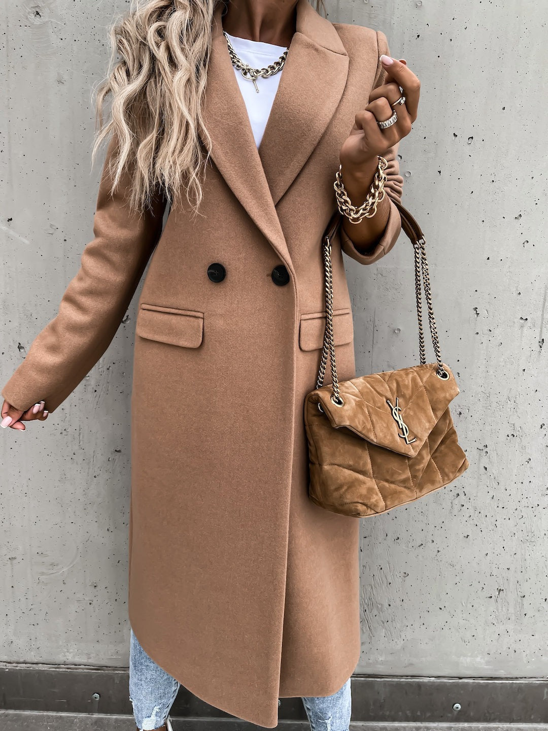 Street-wave Wool Coat for Women, Long Tailored Fit, Button Closure, Classic Lapel