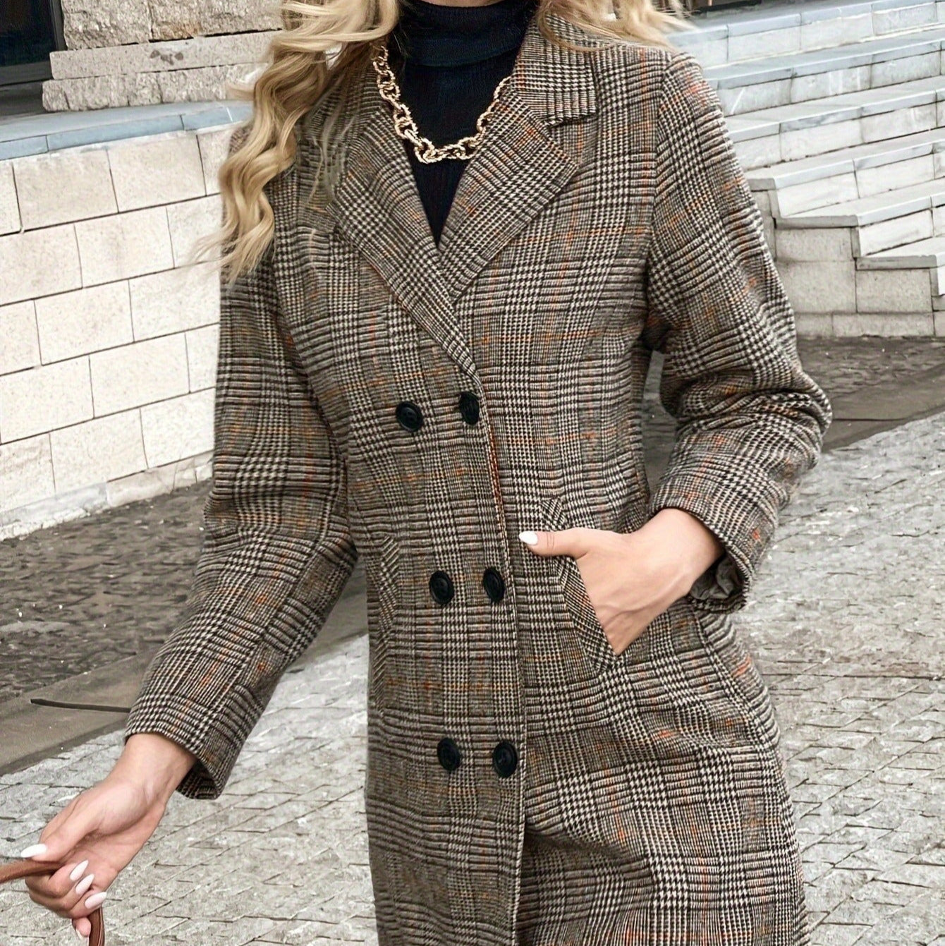 Street-wave Plaid Blazer for Women, Urban Chic with Updated Classic Design and Straight Cut, Effortless Versatility