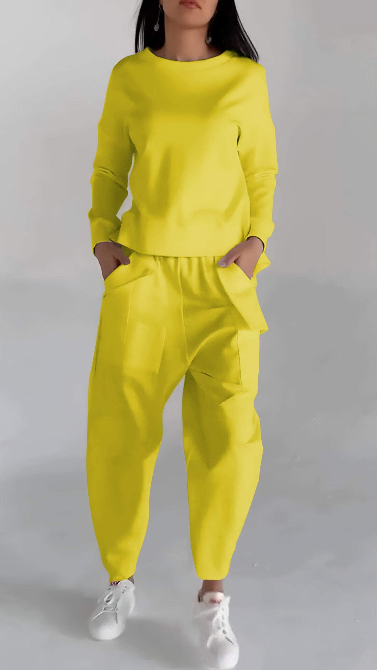 Street-wave Functional Womens Set With Lightweight Sweater Look And Pockets For Busy Urban Women