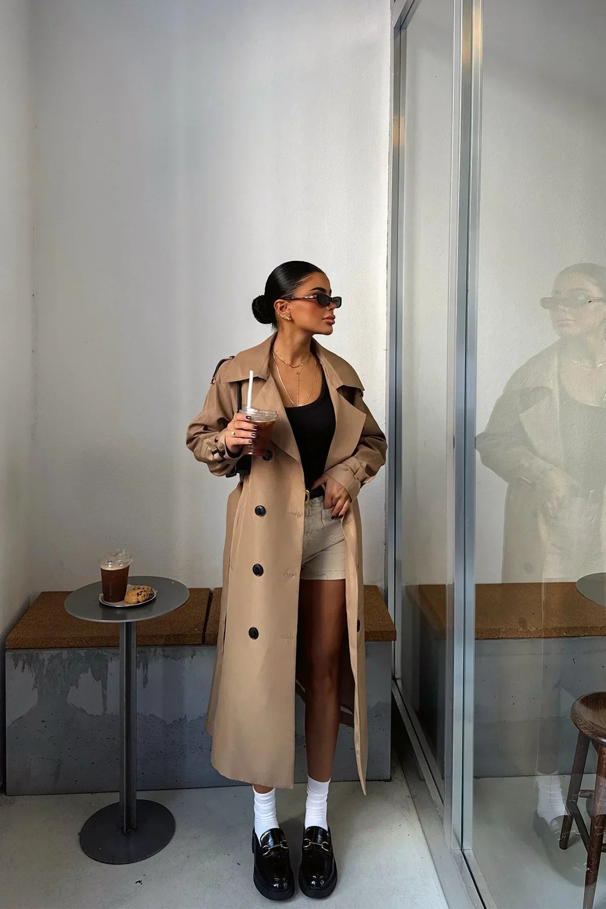 Street-Wave Brown Trench Coat For Women Timeless Elegance Weatherproof Style Everyday Wardrobe Essential