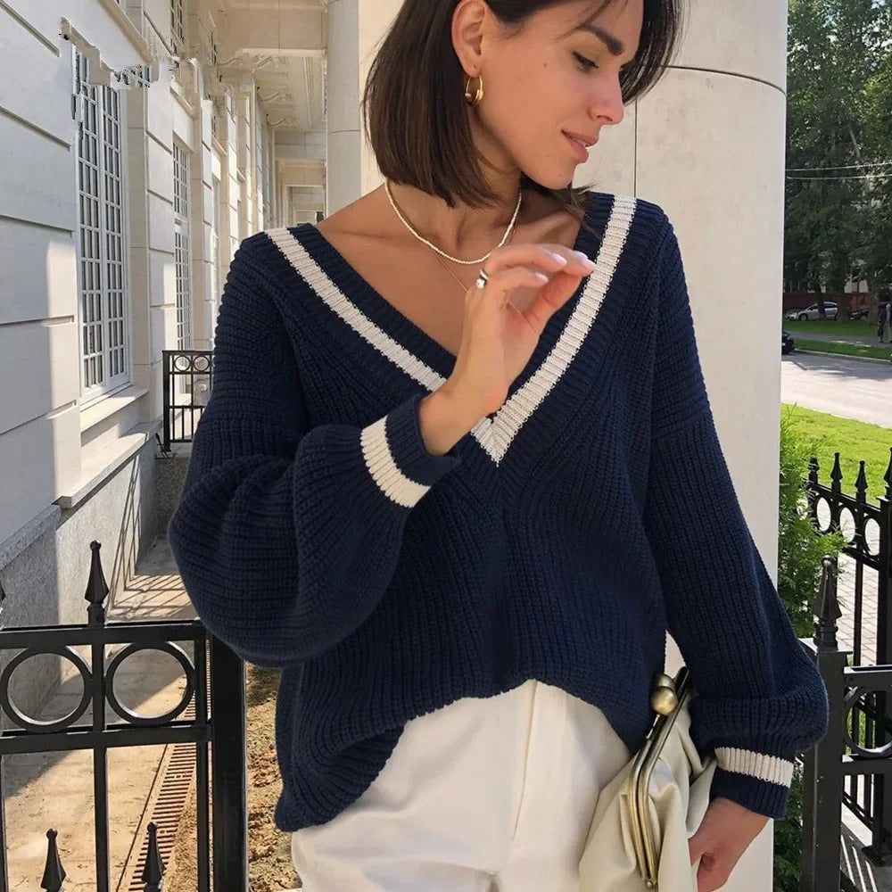 Street-wave V-Neck Knit Sweater for Women - Soft Cozy Knitwear With Refined Look