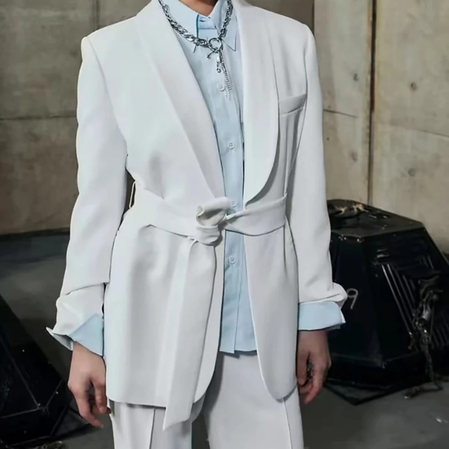 Street-Wave Red Blazer And Pants Set For Women, Elegant Premium City Suit With Belt Tie