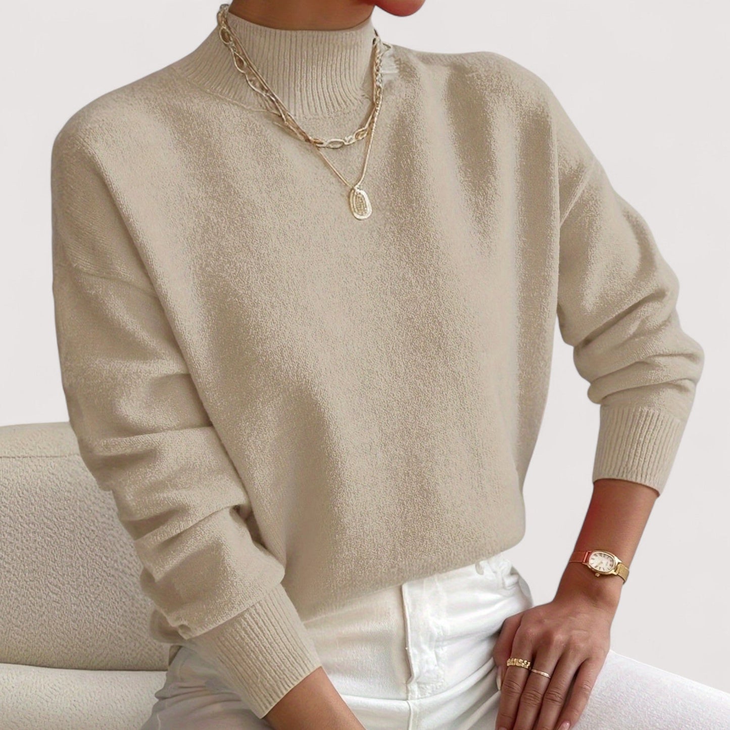 Women's Turtleneck Sweater with Fitted Design and Soft Texture