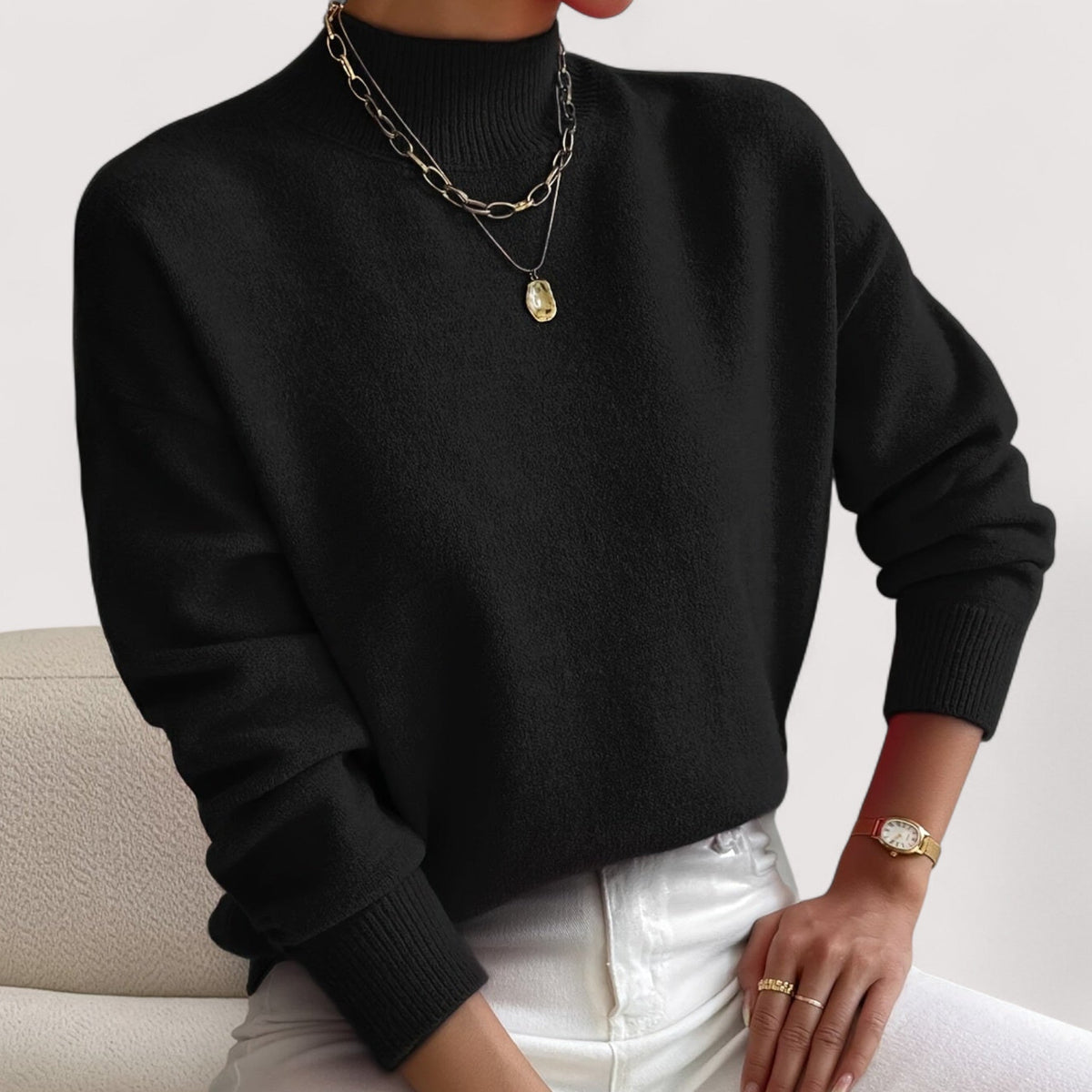 Women's Turtleneck Sweater with Fitted Design and Soft Texture