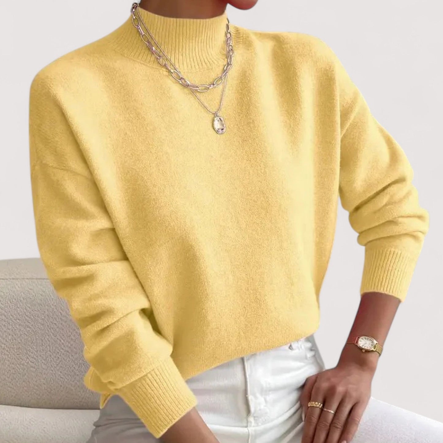 Women's Turtleneck Sweater with Fitted Design and Soft Texture