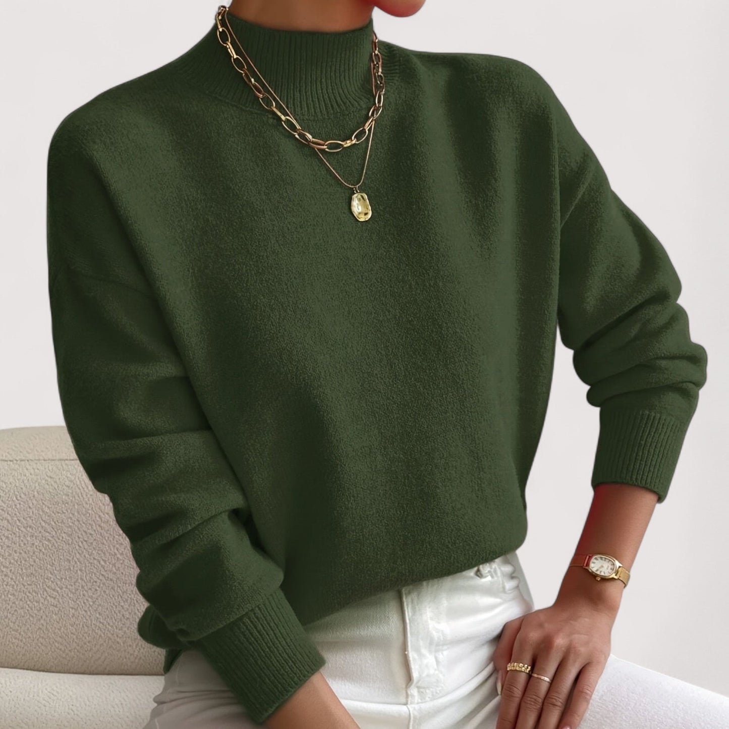 Women's Turtleneck Sweater with Fitted Design and Soft Texture