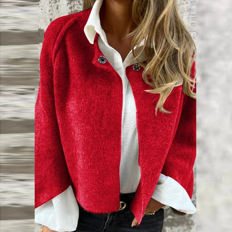 Street-wave Elara Short Buttoned Jacket for Women Chic Modern Cropped Outerwear with Comfortable Fabric