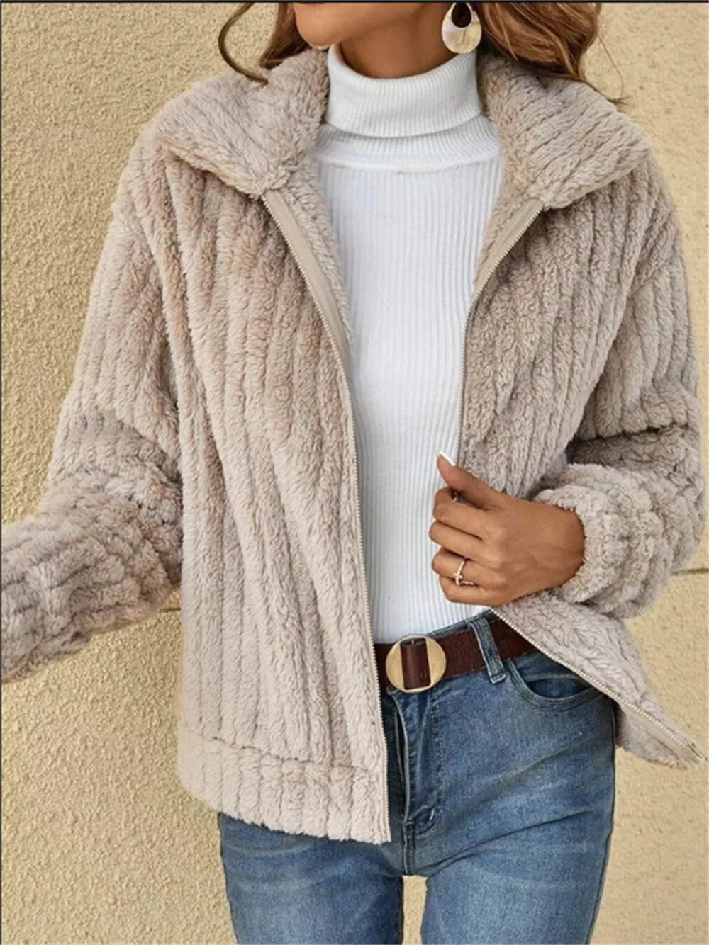 Street Wave Fleece Coat For Women Soft Plush Outerwear With Cozy Warmth And Durable Comfort