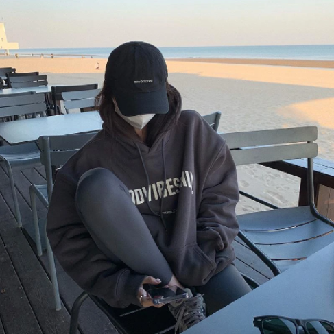 Street-wave Printed Sweatshirts for Cozy Warmth and Versatile Style Unisex Fit for Streetwear Fans