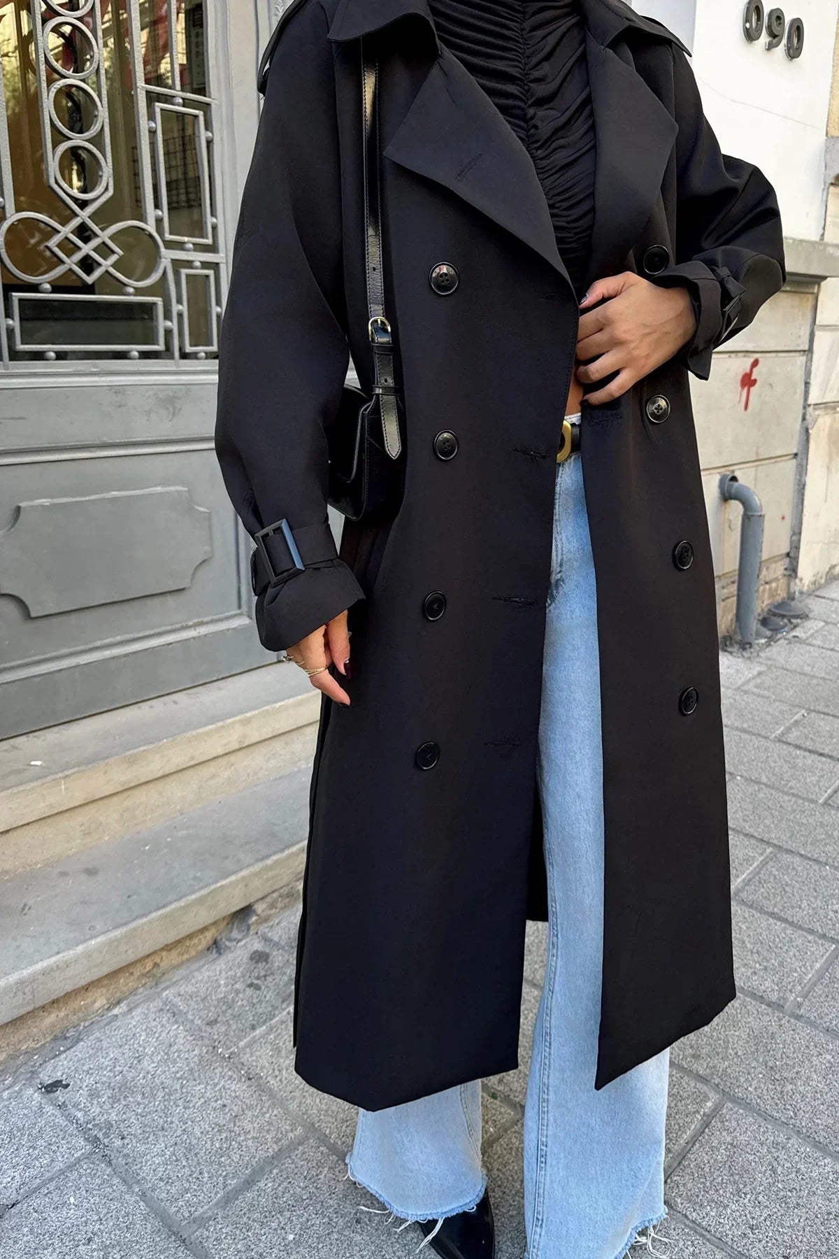 Street-Wave Black Trench Coat For Women Timeless Elegant Design With Refined Details And Versatility