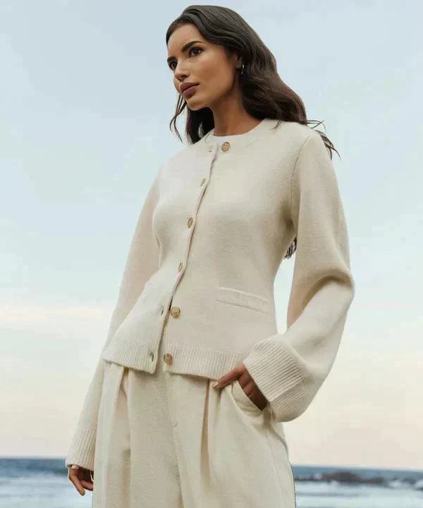 Street-wave Soft Knitted Cardigan for Women Ultra Cozy Luxurious Design with Button Closure