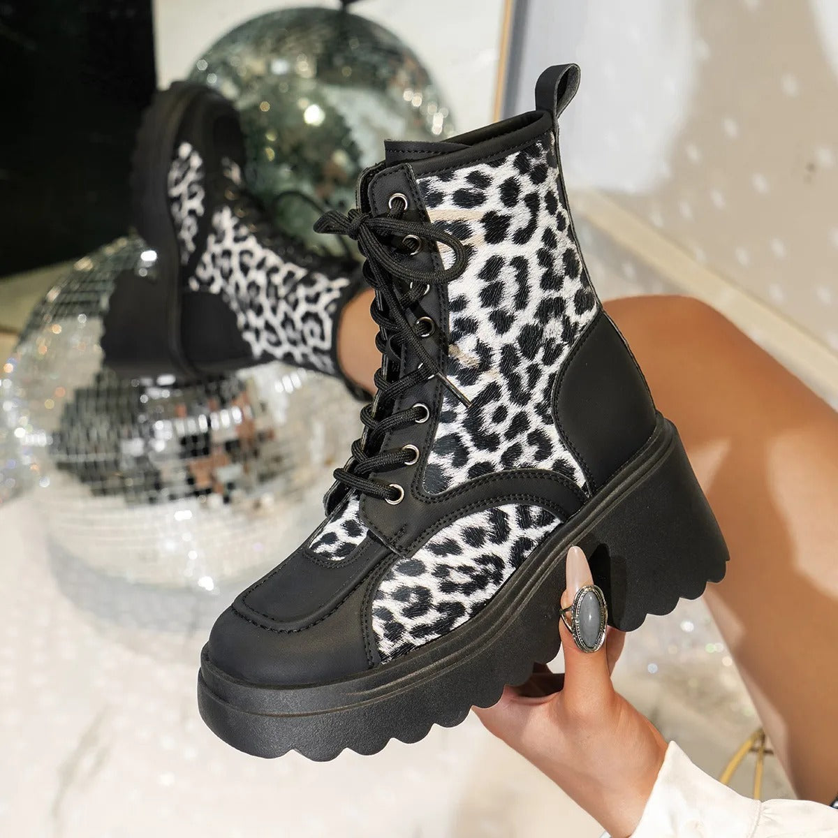 Street Wave Leopard Print Lace Up Platform Boots For Women With Bold Chunky Sole