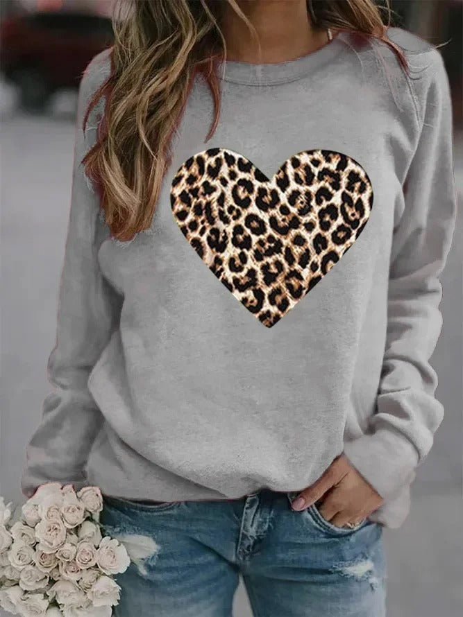 Street-Wave Leopard Print Heart Sweatshirt for Women Cozy Cotton Blend Crewneck Sweater