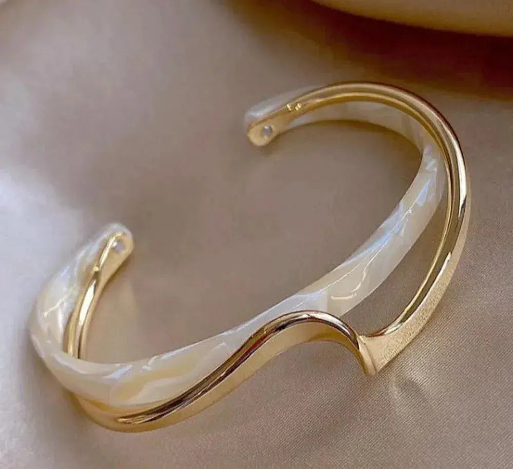 Ellen - Cuff Bracelet - Street-Wave