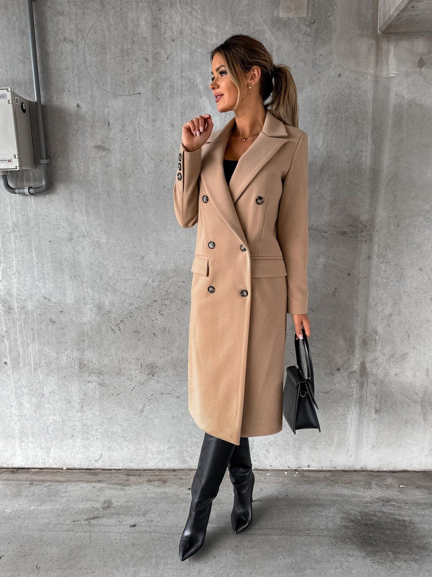 Street-Wave Tailored Wool Coat For Women Longline Fit With Double Button Rows Luxurious
